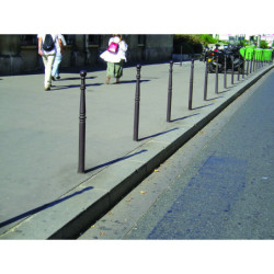 poteau anti-stationnement Champs-Élysées