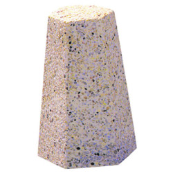 borne en béton hexagonale